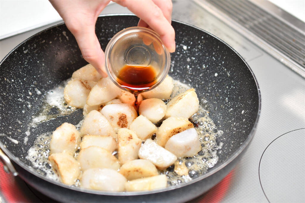 【里芋のイメージ変わる】煮物じゃなく…「バター醤油炒め」が衝撃の旨さ！外カリッ中ねっとり♪【青髪のテツ】