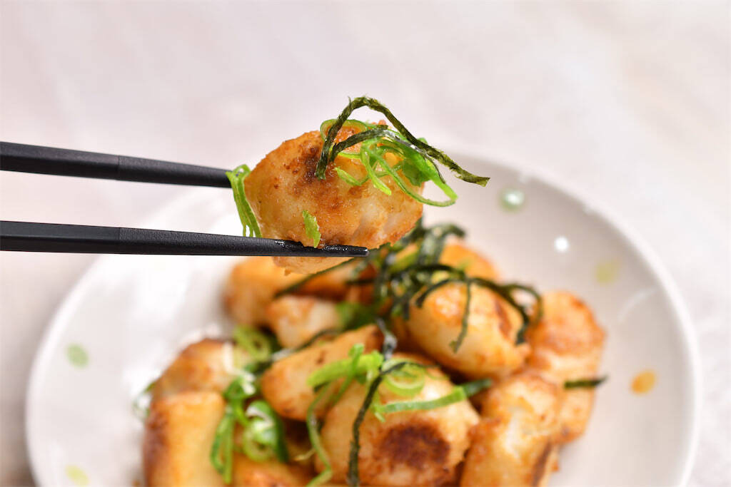 【里芋のイメージ変わる】煮物じゃなく…「バター醤油炒め」が衝撃の旨さ！外カリッ中ねっとり♪【青髪のテツ】