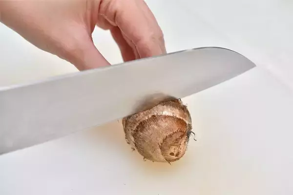 「【里芋のイメージ変わる】煮物じゃなく…「バター醤油炒め」が衝撃の旨さ！外カリッ中ねっとり♪【青髪のテツ】」の画像