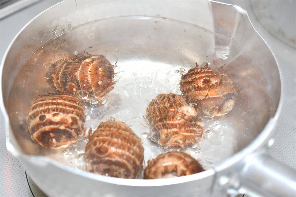 【里芋のイメージ変わる】煮物じゃなく…「バター醤油炒め」が衝撃の旨さ！外カリッ中ねっとり♪【青髪のテツ】