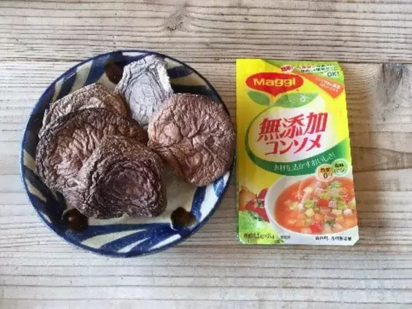 「【料理の裏ワザ】干し椎茸を水で戻さない方がいい？イタリアンにするなら「トマトジュース」なんです！」の画像