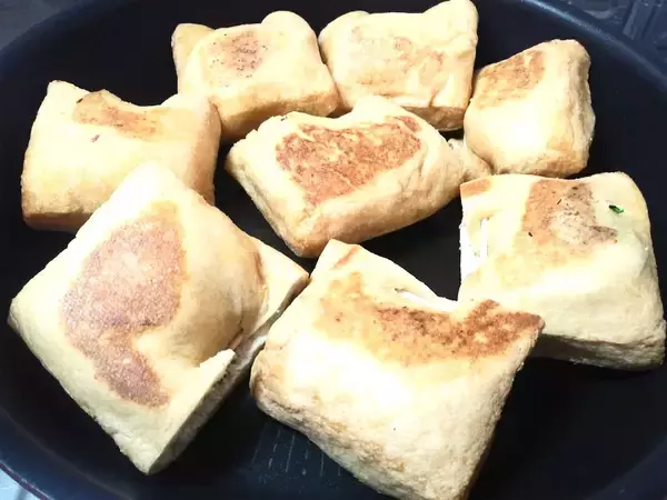 「肉ナシでも満足感アリ、アリ!?「ブロッコリーの油揚げ包み焼き」作ってみた！チーズどばっ♪【農家直伝】」の画像