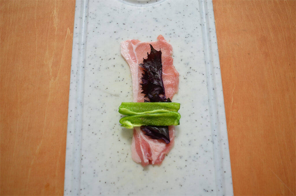 【梅干し以外にも使える！】赤しそで「肉巻き」作ってみた！風味が青じそより濃い！濃い♡【農家直伝】
