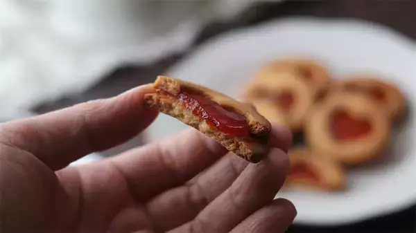 「【完璧なハートを実現】バレンタインは「米粉のジャムサンドクッキー」で決まり！サクほろ♪【元パティシエ直伝】」の画像