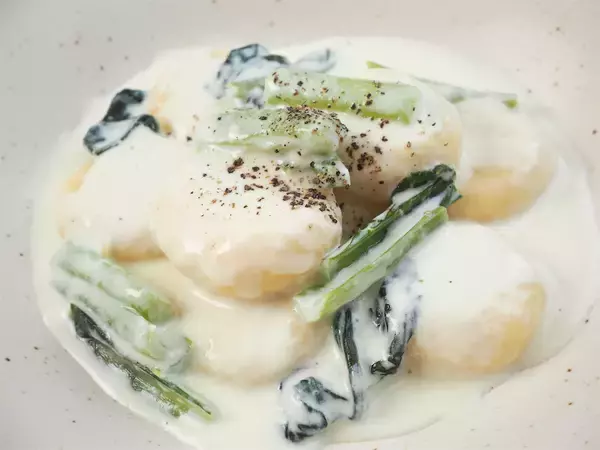 「【え、このモチモチ食感が大根!?】白みそチーズで絶品クリーミーな「大根ニョッキ」作ってみた【コンテスト最優秀作】」の画像