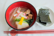 【笠原家伝統のお雑煮】に挑戦！鶏肉を甘辛く炊いてかつお風味のつゆにイン♪え、焼き海苔を添える!?