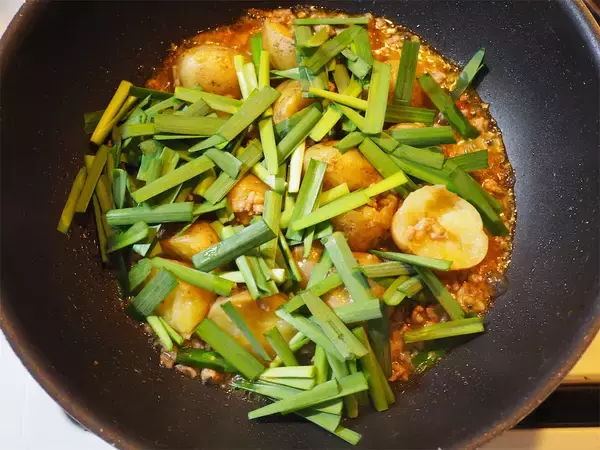 「【シン・麻婆】え、豆腐でもナスでもなく…新じゃが⁉ピリ辛ほくウマな「ほっくりマーボーポテト」作ろう！」の画像