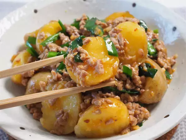 「【シン・麻婆】え、豆腐でもナスでもなく…新じゃが⁉ピリ辛ほくウマな「ほっくりマーボーポテト」作ろう！」の画像