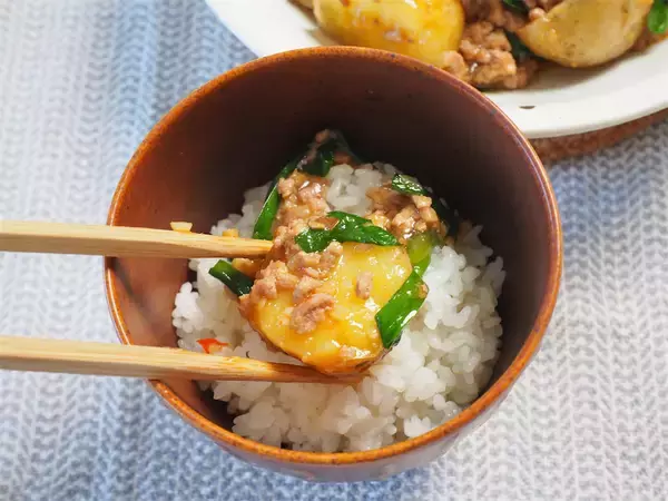 「【シン・麻婆】え、豆腐でもナスでもなく…新じゃが⁉ピリ辛ほくウマな「ほっくりマーボーポテト」作ろう！」の画像