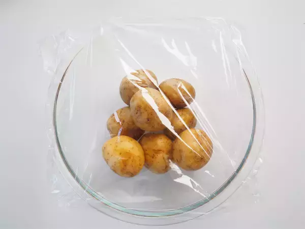 「【シン・麻婆】え、豆腐でもナスでもなく…新じゃが⁉ピリ辛ほくウマな「ほっくりマーボーポテト」作ろう！」の画像