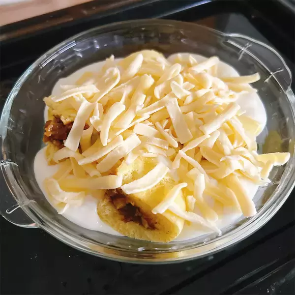 「【具はカレーまんだけ!?】新宿中村屋直伝の「中華まんグラタン」作ってみたら爆速で完成！これ飲めるわ♡」の画像