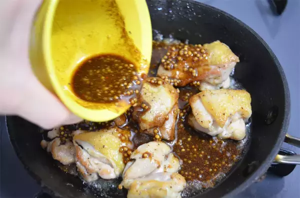 「【もう市販品には戻れない！】プチプチ食感がクセになる「粒マスタード」作ってみた！簡単アレンジレシピも♪」の画像