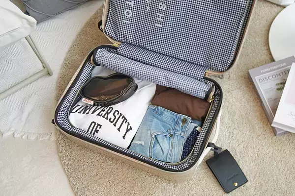 「推し活にピッタリ！スーツケース「オタハピトローリー」グッズ収納に嬉しい機能&祭壇にもなる」の画像