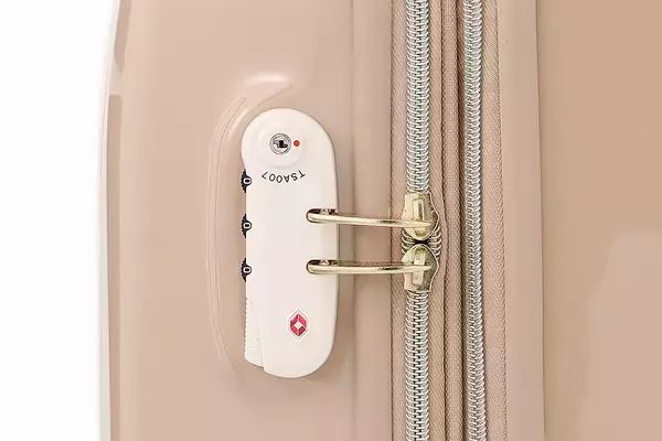 「推し活にピッタリ！スーツケース「オタハピトローリー」グッズ収納に嬉しい機能&祭壇にもなる」の画像