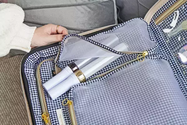 「推し活にピッタリ！スーツケース「オタハピトローリー」グッズ収納に嬉しい機能&祭壇にもなる」の画像