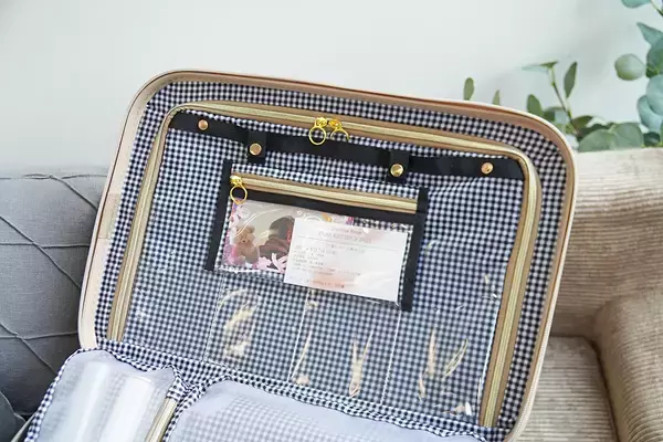 「推し活にピッタリ！スーツケース「オタハピトローリー」グッズ収納に嬉しい機能&祭壇にもなる」の画像