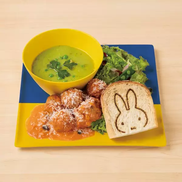 「ミッフィーの常設カフェ「miffy café tokyo」代官山にオープン！サンドイッチやドリンクが可愛すぎ」の画像