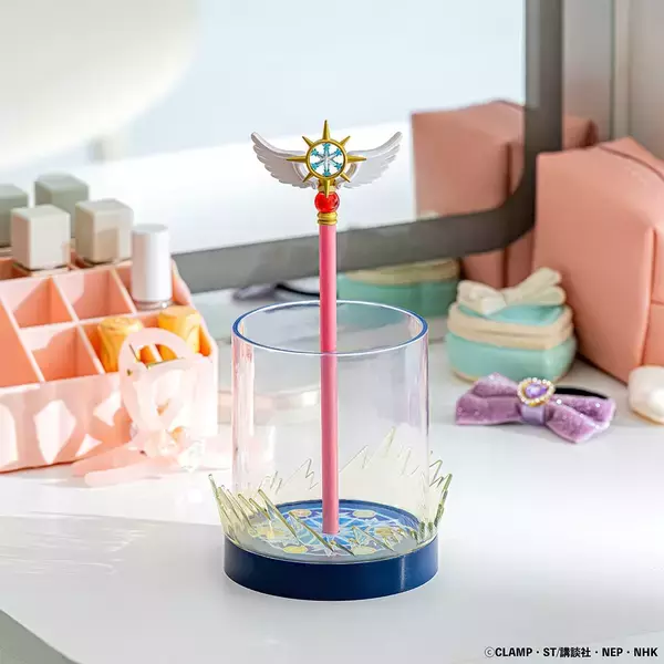 「『カードキャプターさくら』夢の杖がメイクブラシスタンドに♪タイトーくじが8月28日発売！」の画像