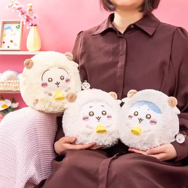 「『ちいかわ』ひつじ姿のもこもこぬいが3体♪「ハッピーバッグ2027」全10アイテム入りで8月26日から受注開始」の画像