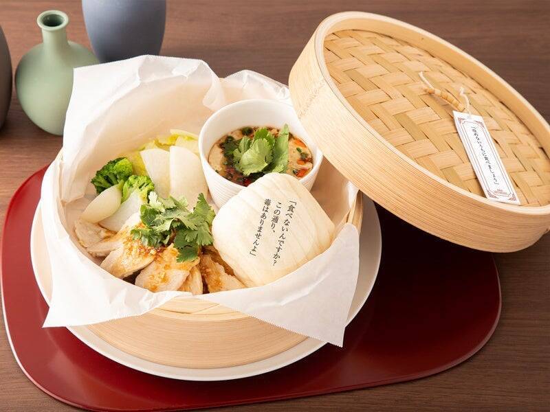 『薬屋のひとりごと』原作小説カフェが5月14日オープン！猫猫や壬氏の描き下ろしミニ色紙＆薬膳メニュー・限定グッズが登場