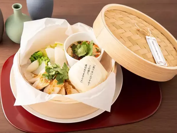 「『薬屋のひとりごと』原作小説カフェが5月14日オープン！猫猫や壬氏の描き下ろしミニ色紙＆薬膳メニュー・限定グッズが登場」の画像