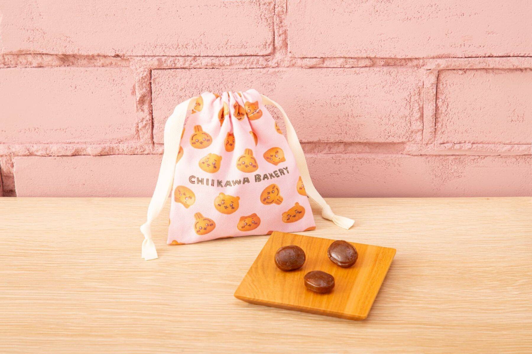 『ちいかわ』が京都銘菓「おたべ」とコラボ♪「ちいかわベーカリー」POP UP SHOPがJR京都駅で8月13日初開催