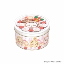 『ちいかわ』のクリスマスお菓子が発売、3人が並ぶ赤い飾りソックスとキャラごとに色が違うケーキ風クッキー缶