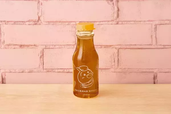 「「ちいかわベーカリー」クリアボトルドリンクが6月5日登場！王冠キャップが可愛いパイン・ぶどう・りんごの全3種」の画像