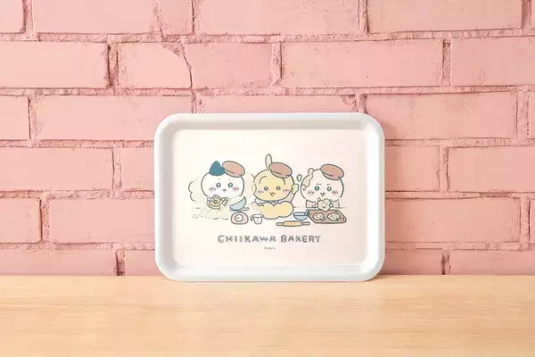 「「ちいかわベーカリー」クリアボトルドリンクが6月5日登場！王冠キャップが可愛いパイン・ぶどう・りんごの全3種」の画像
