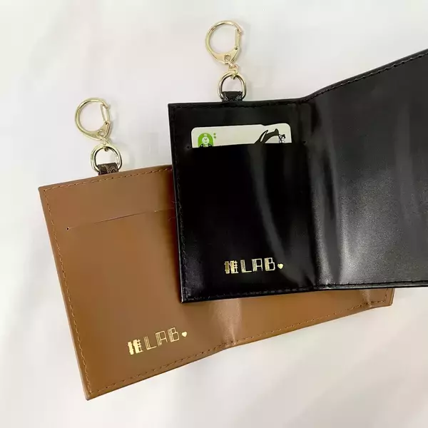 「オタク考案の推し活アイテムが9月15日より販売！高級感のある痛バッグやトレカケースなど全3種」の画像