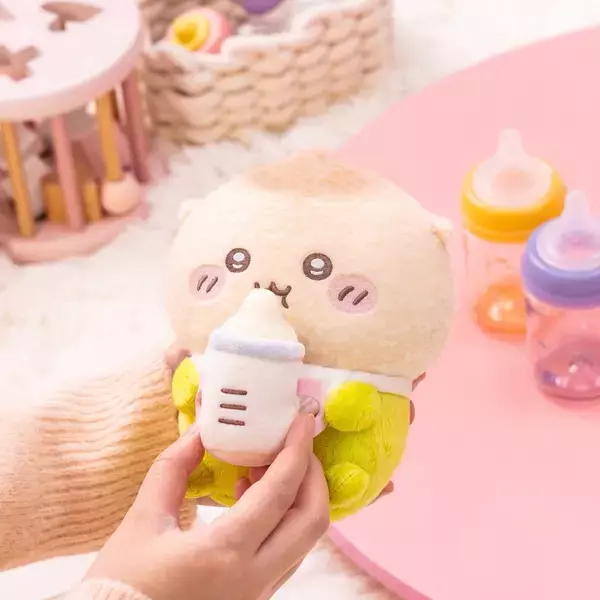「「ちいかわ Baby ぬいぐるみくじ」5月26日に販売開始！おしゃぶり姿のおくるみマスコットや星に包まれたうさぎBIGクッションが登場」の画像