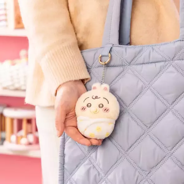 「「ちいかわ Baby ぬいぐるみくじ」5月26日に販売開始！おしゃぶり姿のおくるみマスコットや星に包まれたうさぎBIGクッションが登場」の画像