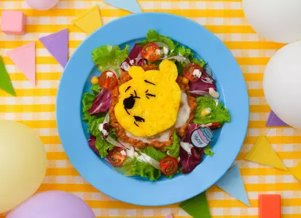 「「くまのプーさん」スペシャルカフェが東京・大阪で開催！なんともいえない表情が可愛いフードも」の画像