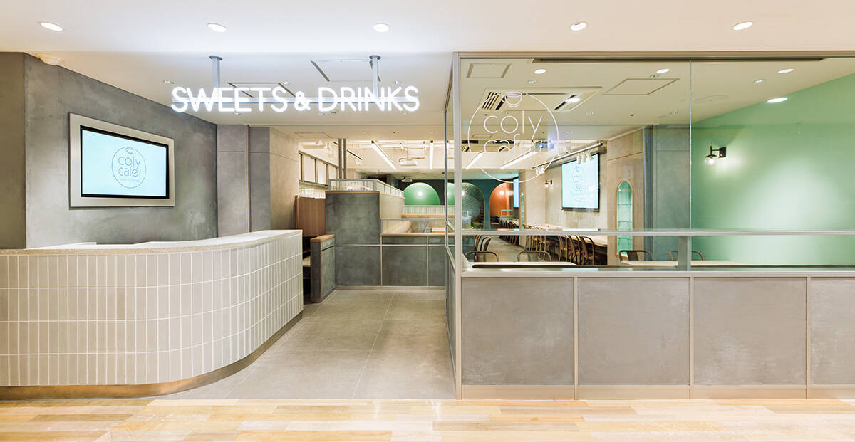 「coly cafe!」4月19日より池袋PARCOに常設オープン！コラボ企画第1弾は「魔法使いの約束」