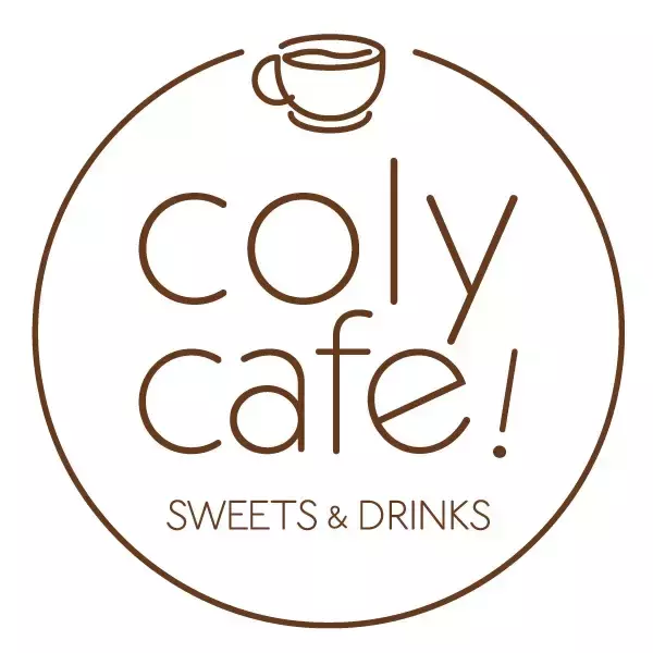「「coly cafe!」4月19日より池袋PARCOに常設オープン！コラボ企画第1弾は「魔法使いの約束」」の画像