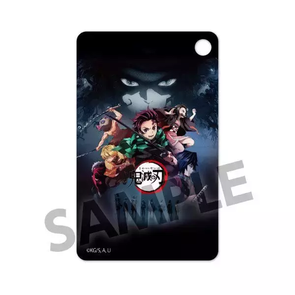 「『鬼滅の刃』デフォルメイラストがキュートなグッズ登場！善逸の泣き顔缶バッチ＆伊之助のドアップパスケースなど」の画像