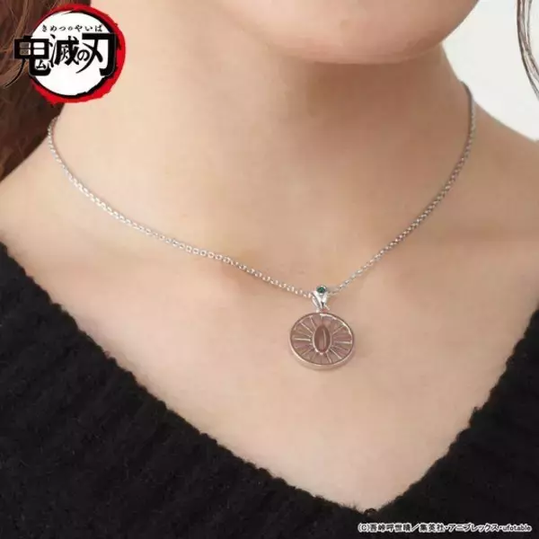 「『鬼滅の刃』剣士によって異なる「日輪刀の鐔」がモチーフ！炭治郎・善逸・義勇・しのぶの本格的な”シルバーネックレス”予約開始」の画像