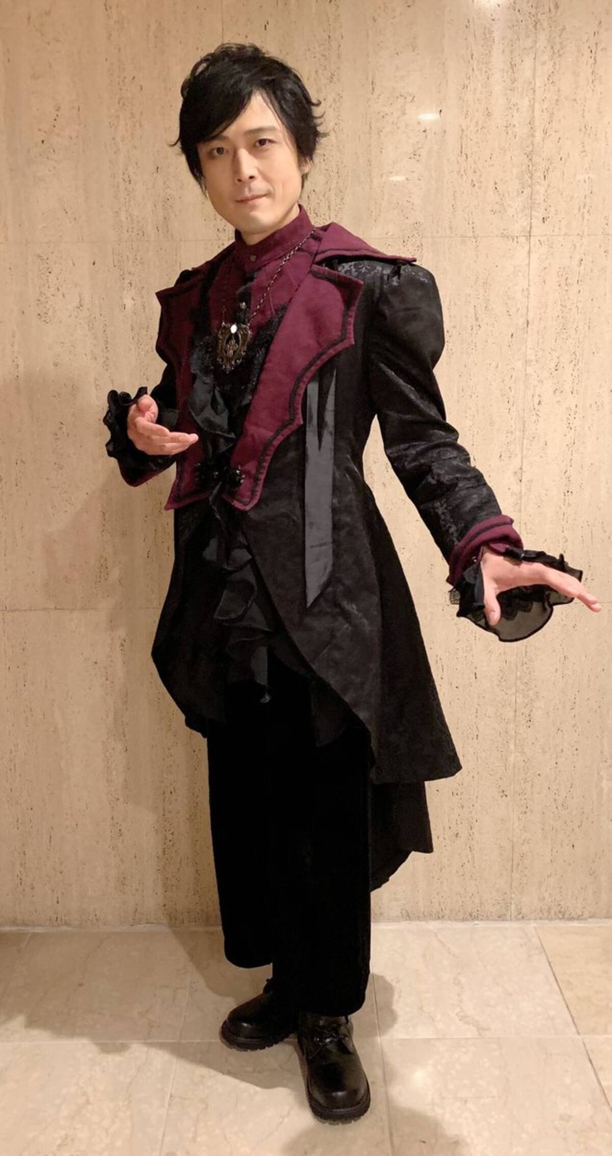 高橋広樹さんがゴシック風衣装を披露 ゴスロリファッションショーにモデルとして出演しファンを魅了 年2月12日 エキサイトニュース