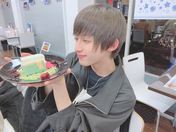 テニミュ 阿久津仁愛さん 越前リョーマ役 田口司さん 菊丸英二役 らがコラボカフェに来店 オフショまとめ 年3月5日 エキサイトニュース