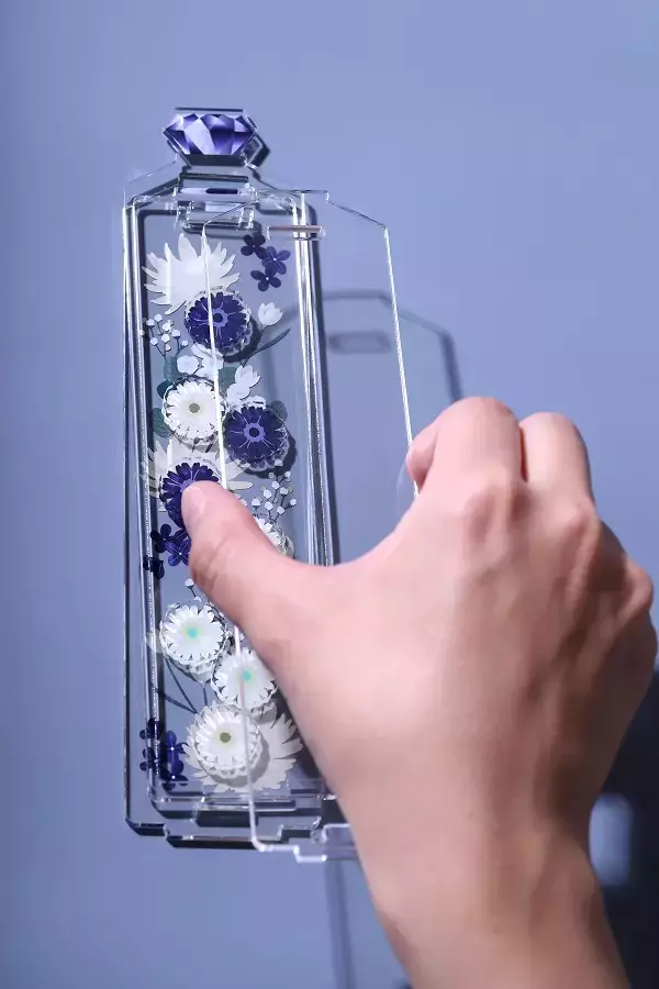 「アクキー＆アクスタをかわいく飾れる「カスタマニア」登場！推しキャラにかわいい背景をセット出来る」の画像