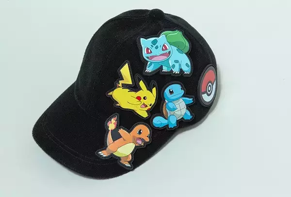 「『ポケモン』ピカチュウの顔を再現したハットが登場！帽子ブランド「CA4LA」コラボアイテムが可愛すぎる」の画像