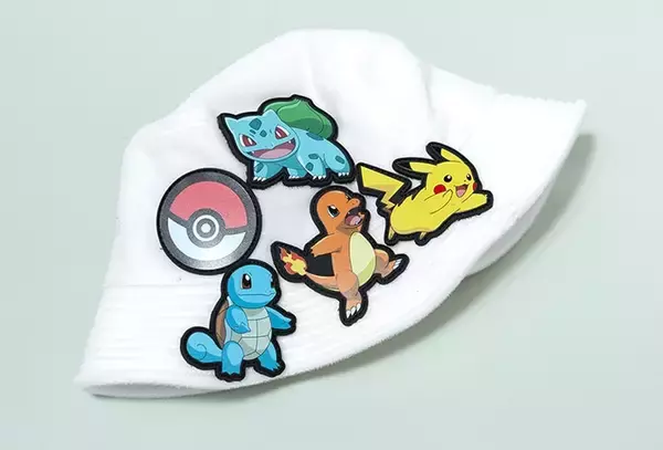 「『ポケモン』ピカチュウの顔を再現したハットが登場！帽子ブランド「CA4LA」コラボアイテムが可愛すぎる」の画像
