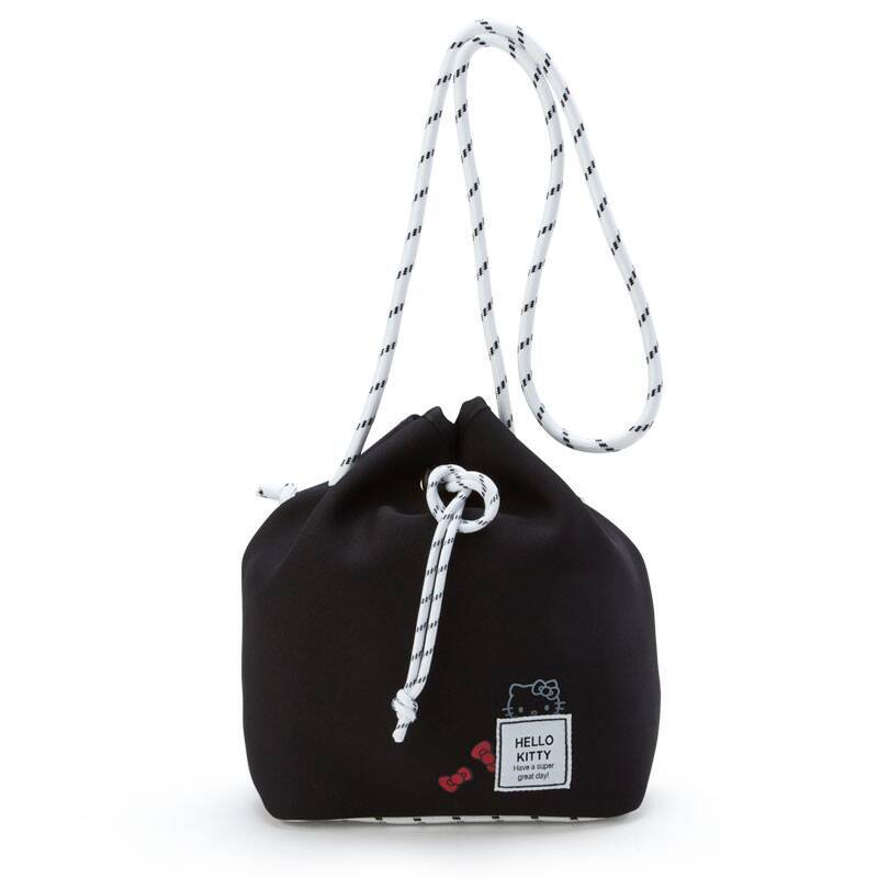 『サンリオ』黒ベースに赤いリボンのワンポイントが可愛いバッグ４種登場！型くずれしにくい上に軽量のネオプレン素材