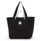 「『サンリオ』黒ベースに赤いリボンのワンポイントが可愛いバッグ４種登場！型くずれしにくい上に軽量のネオプレン素材」の画像1