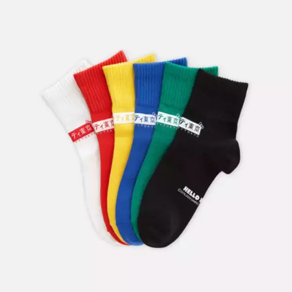 「『サンリオ』x「靴下屋」コラボソックスが販売決定！クールなストリートライク&キャラがお寿司になったキュートなデザイン」の画像