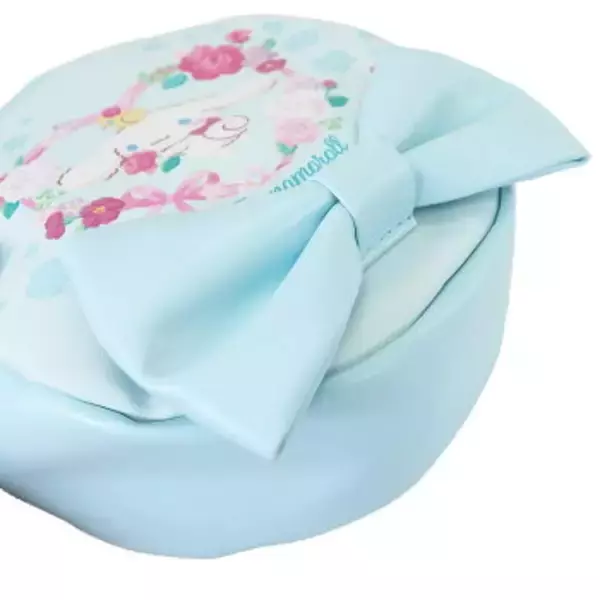 「『サンリオ』シナモロール&クロミのコスメポーチが登場！レースアップやリボンが可愛い全6種」の画像