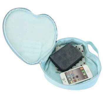 『サンリオ』シナモロール&クロミのコスメポーチが登場！レースアップやリボンが可愛い全6種