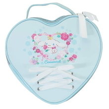 『サンリオ』シナモロール&クロミのコスメポーチが登場！レースアップやリボンが可愛い全6種