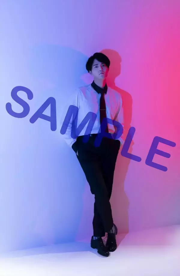 「駒田航さんが男性声優を撮り下ろしたフォトブック発売決定！伊東健人さん、石谷春貴さん、神尾晋一郎さんらの素の表情を引き出す」の画像