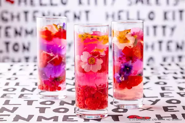 「「ハローキティ」ヒルトン東京でスイーツビュッフェ開催！アートが飾られるギャラリー風空間が魅力」の画像